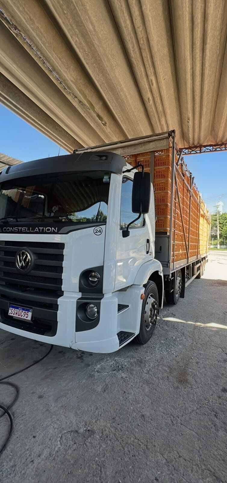 Volkswagen Constellation — Evolog Transportes